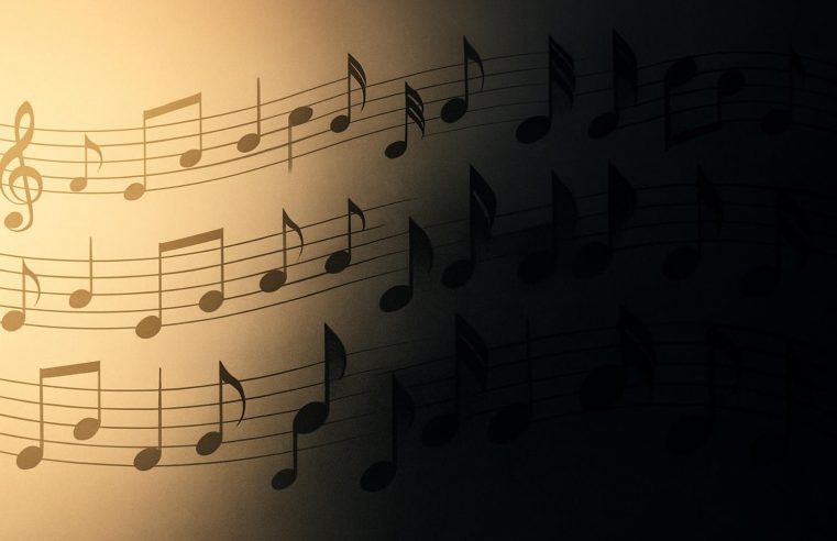 Estudo revela que letras de músicas ficaram mais negativas e simples desde os anos 70